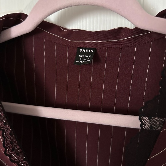 SOLD‼️ burgundy office blouse with lace - Picture 2 of 3